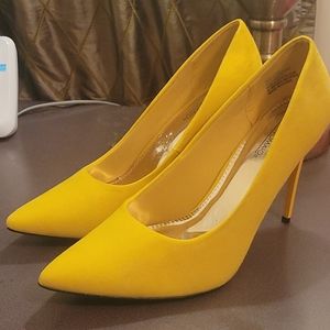 Womens Canary yellow faux suede pumps Size 12W